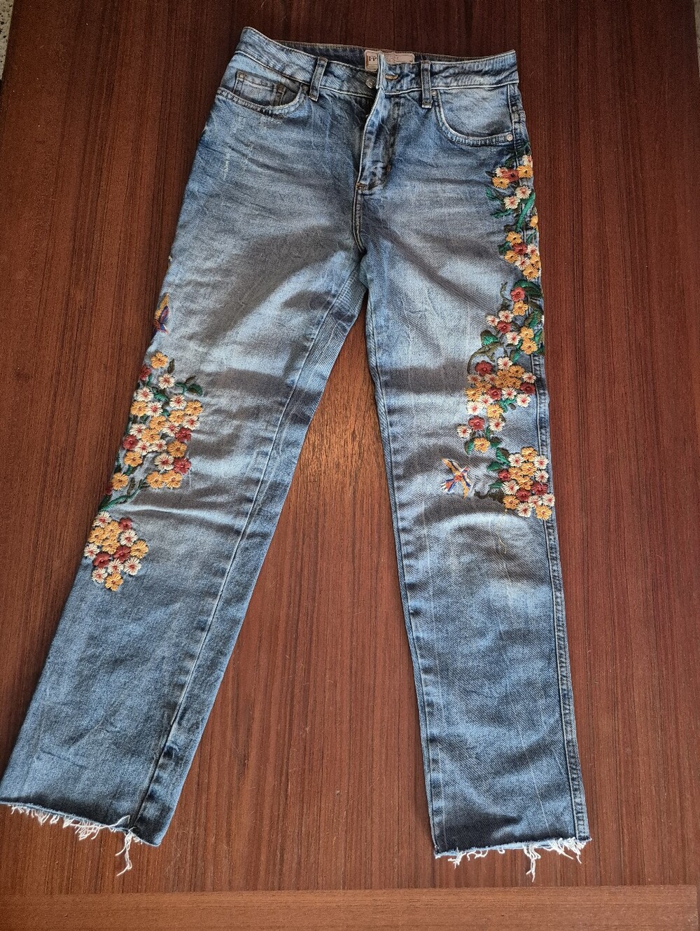 Embroidered Floral Light Blue Women’s Jeans 25"